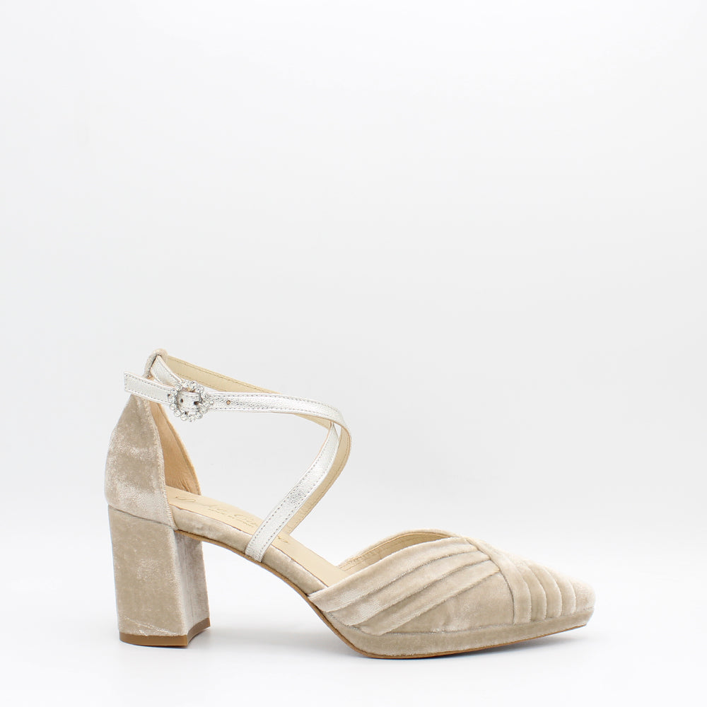 VELVET TAUPE, METAL PEARL