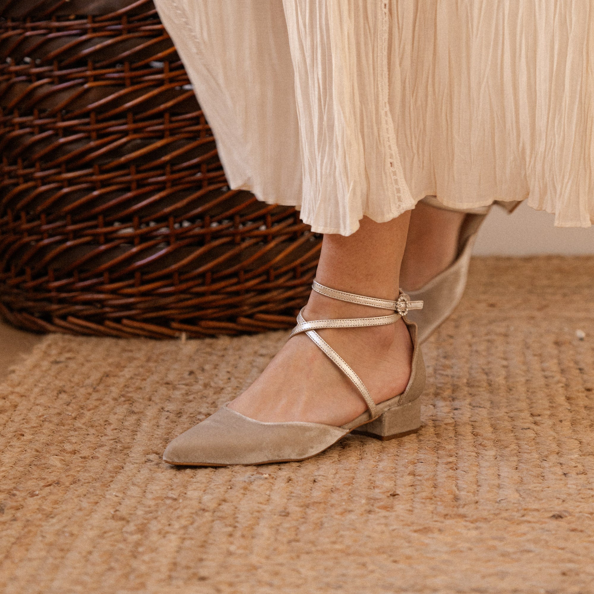 VELVET TAUPE, METAL PEARL