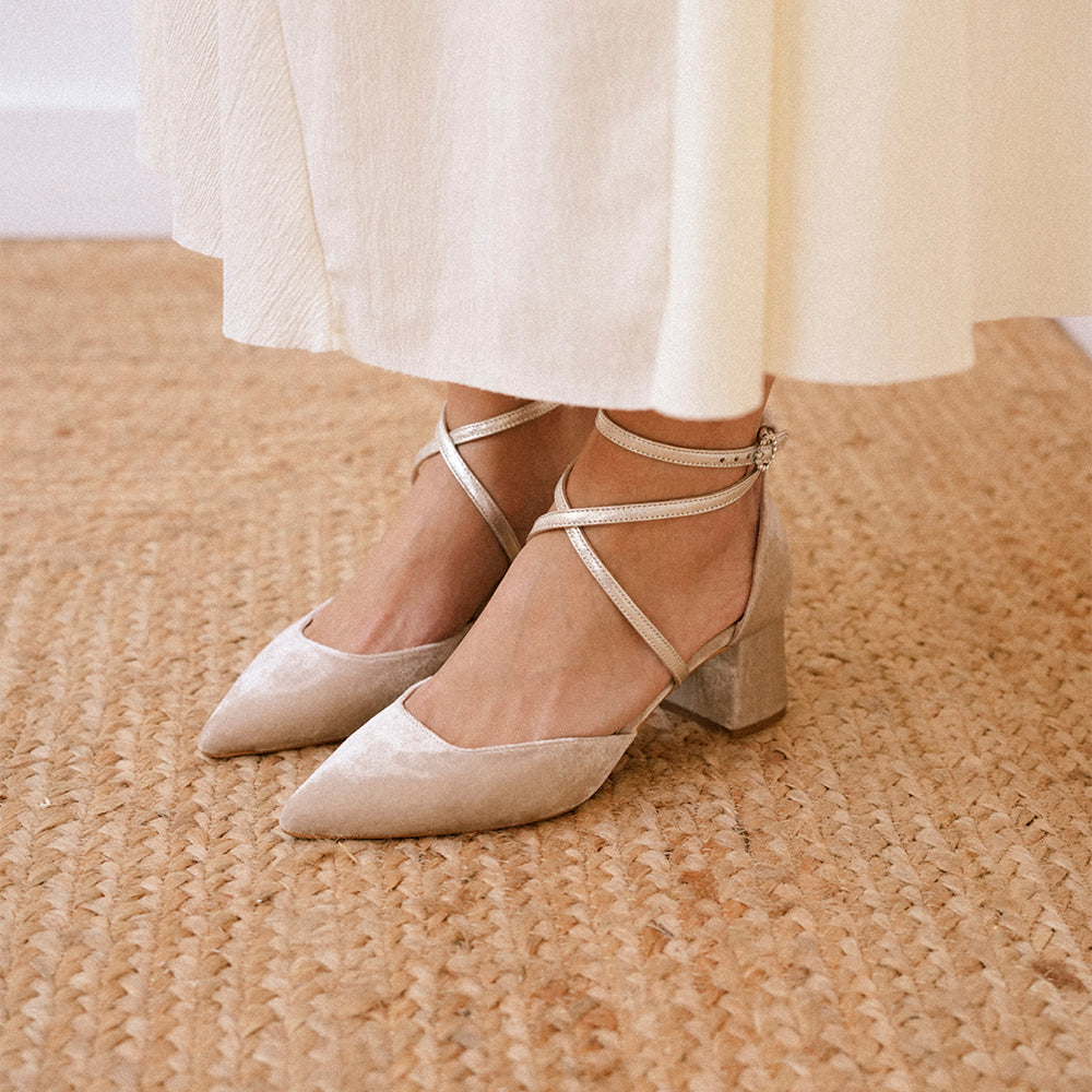 VALERIA 5 VELVET TAUPE, METAL PEARL