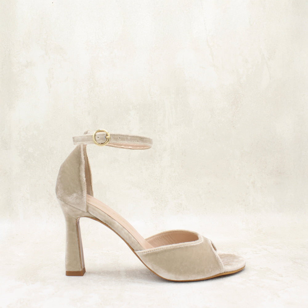 TAYLOR 9 VELVET TAUPE
