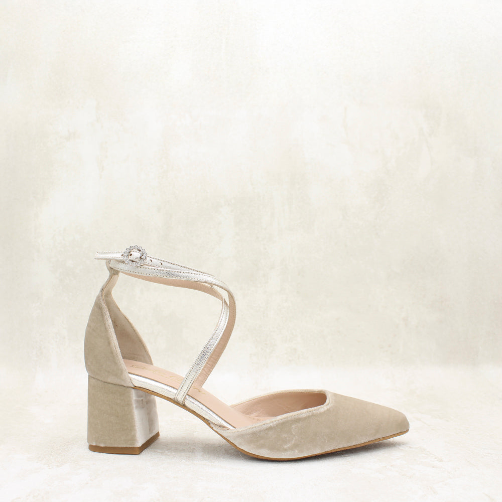 VALERIA 5 VELVET TAUPE, METAL PEARL