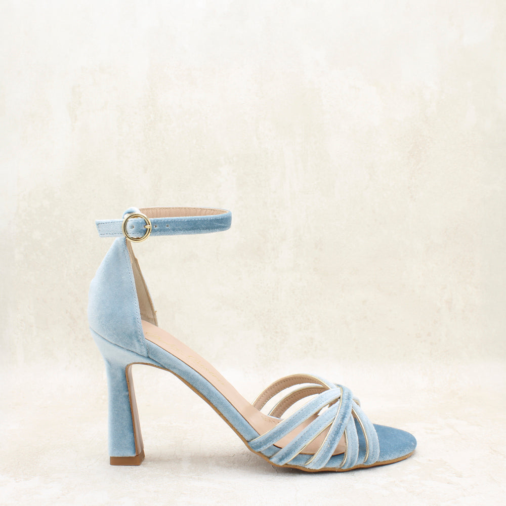 VELVET CIELO, METAL CAVA