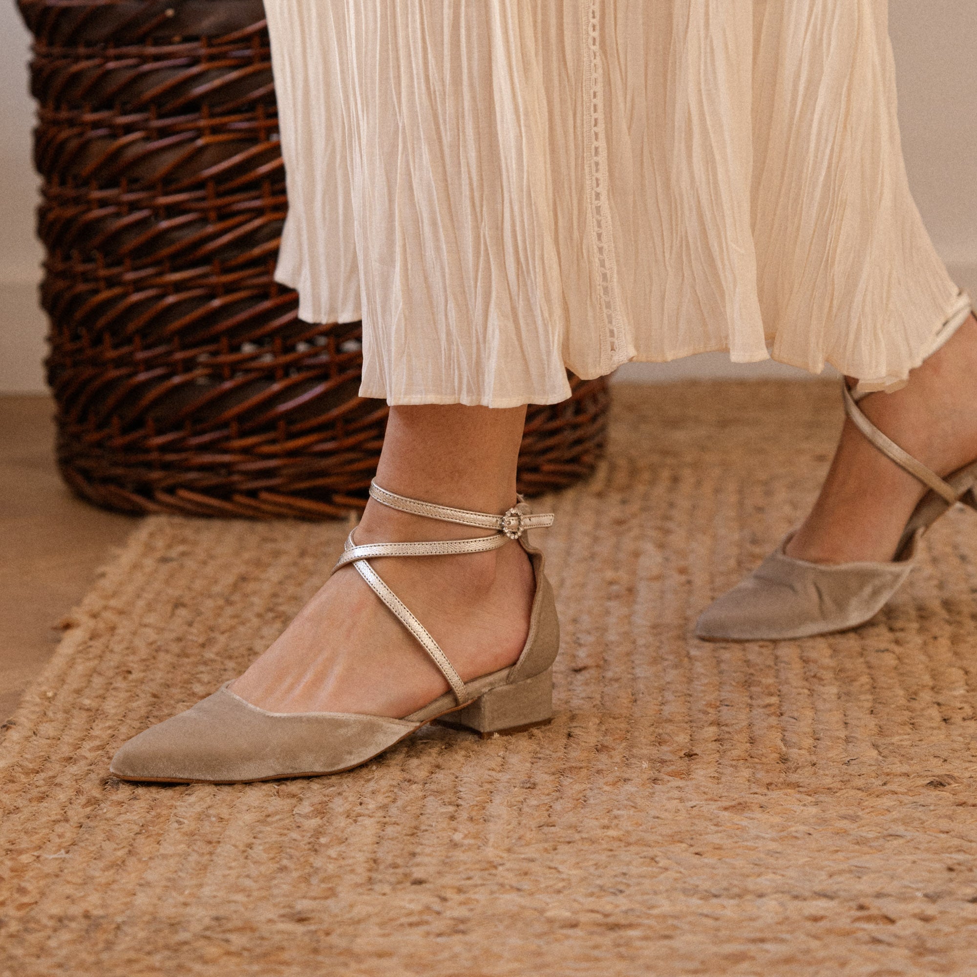 VELVET TAUPE, METAL PEARL