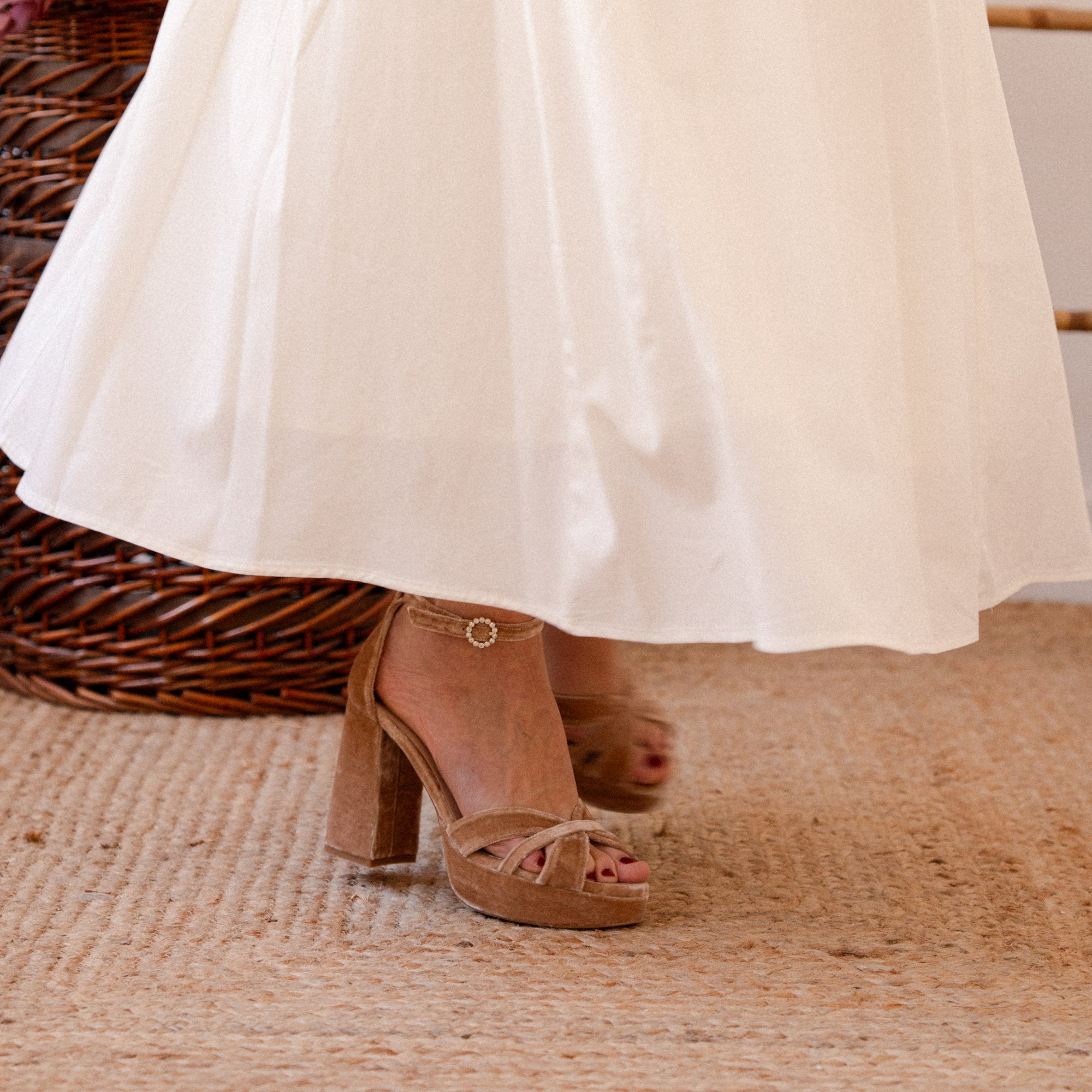 CHARLOTTE 9 VELVET AVELLANA