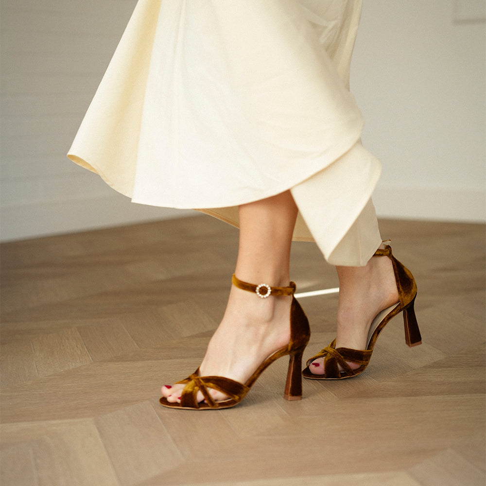 CHARLOTTE 9 VELVET HONEY