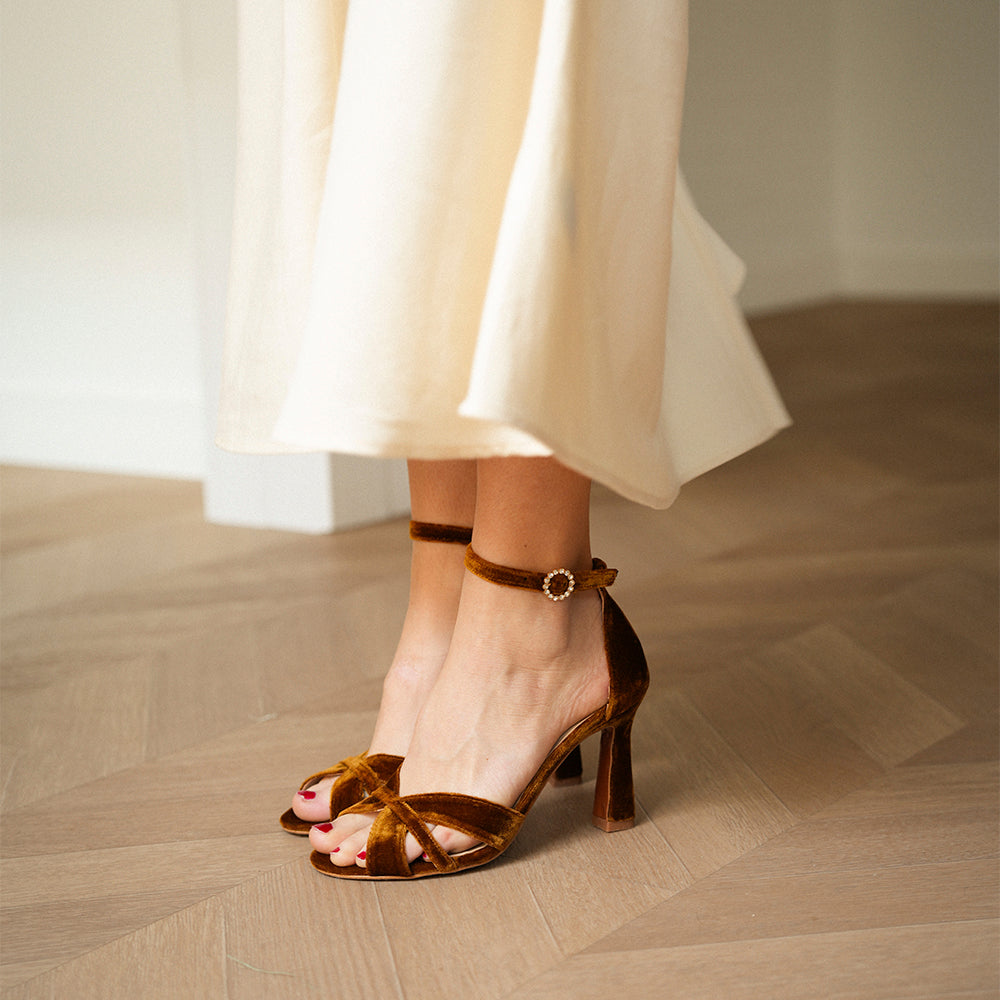 CHARLOTTE 9 VELVET HONEY